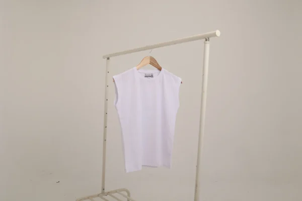 Sleeveless  T-shirt - Image 2