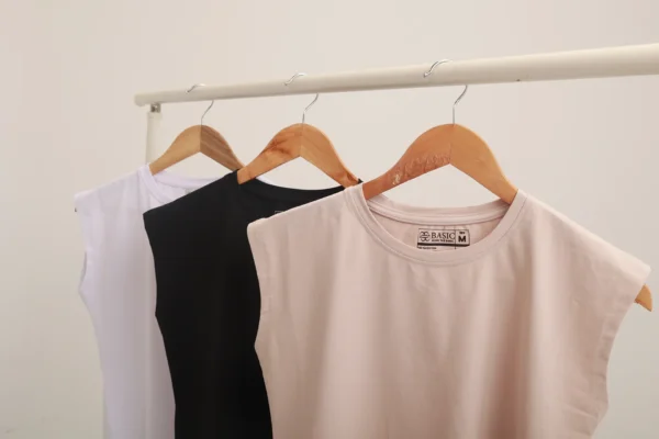 Sleeveless  T-shirt - Image 4