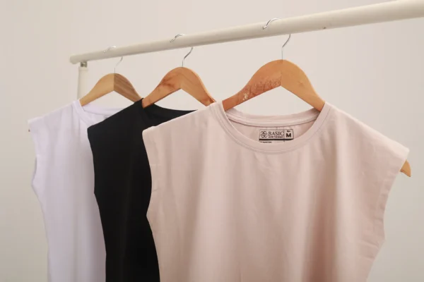Sleeveless  T-shirt